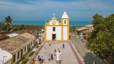 Cara&iacute;va x arraial d&rsquo;ajuda